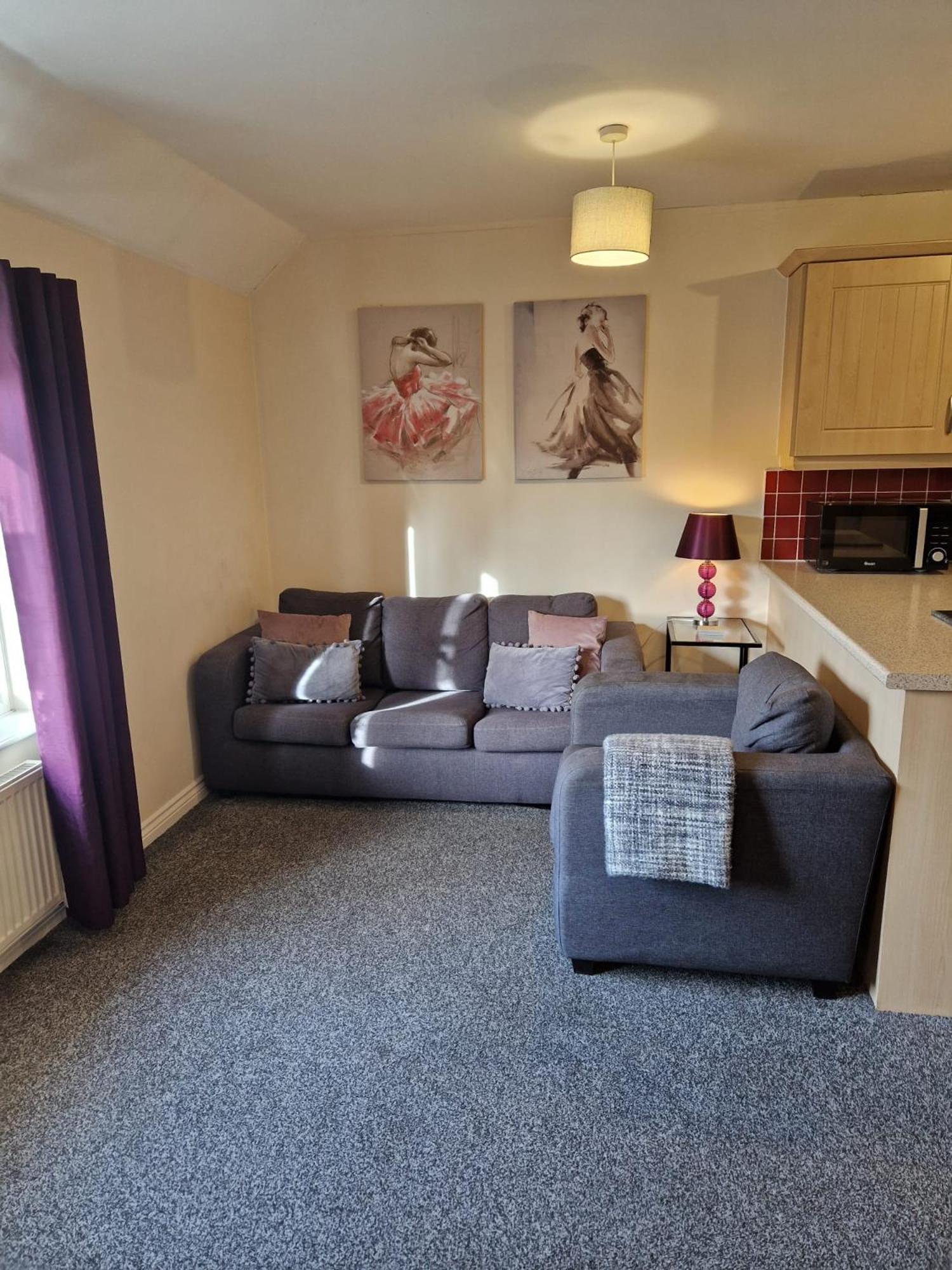 Hereford - Mayflower Coach House, Modern 2 Bedroom Property With Parking, Located South Of Hereford City, Suitable For Small Family, Couple Or Contractors - Sleeps Up To 5 Guests - Hosted By Rentmyhouse Dış mekan fotoğraf
