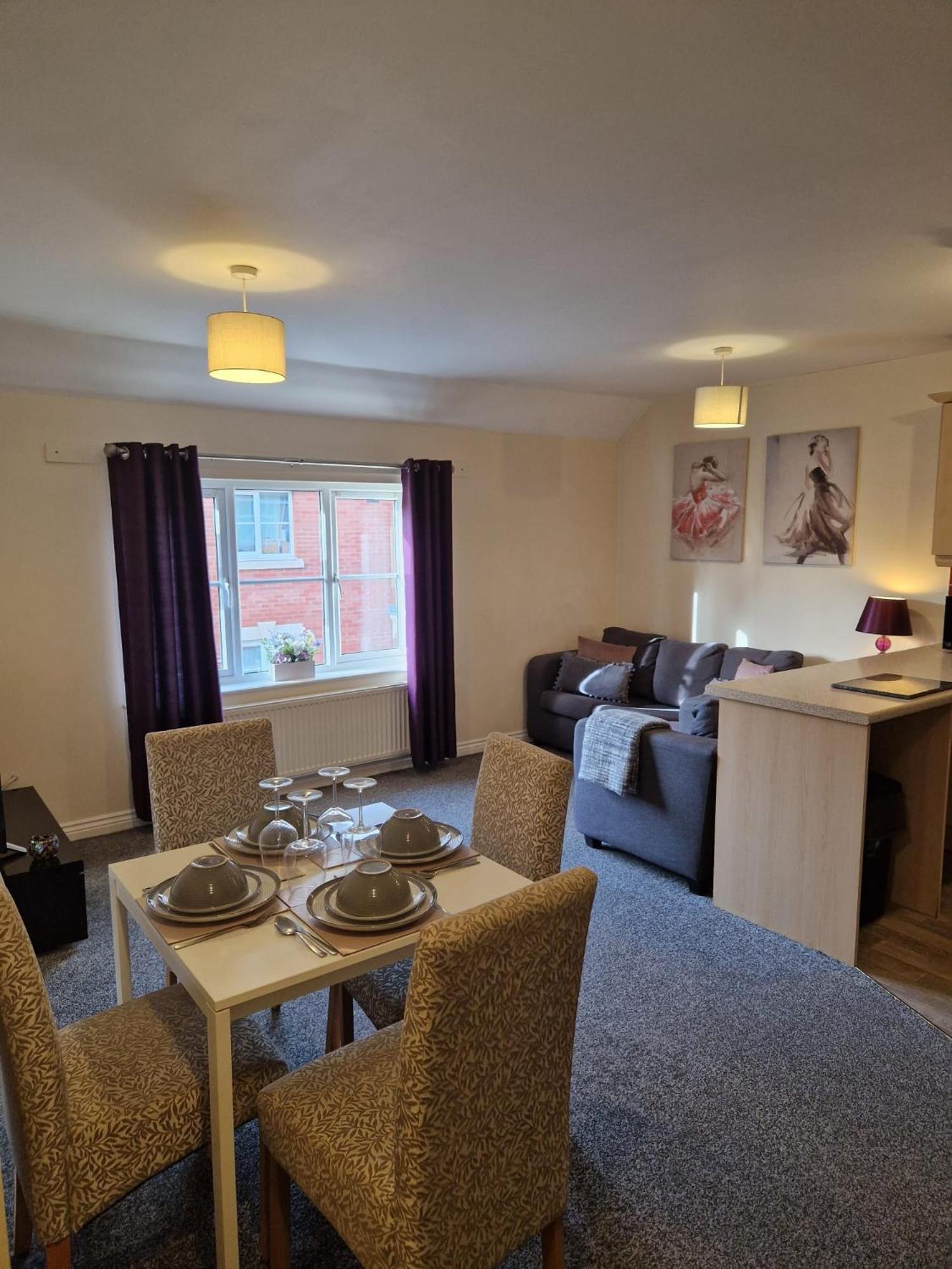 Hereford - Mayflower Coach House, Modern 2 Bedroom Property With Parking, Located South Of Hereford City, Suitable For Small Family, Couple Or Contractors - Sleeps Up To 5 Guests - Hosted By Rentmyhouse Dış mekan fotoğraf
