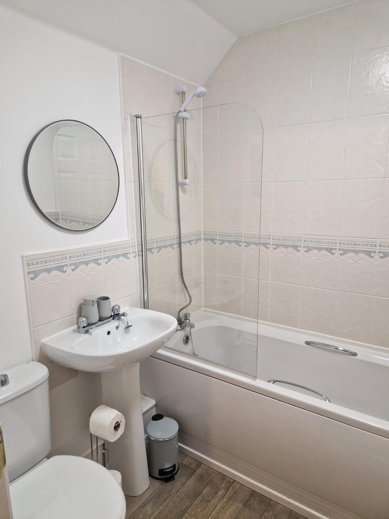 Hereford - Mayflower Coach House, Modern 2 Bedroom Property With Parking, Located South Of Hereford City, Suitable For Small Family, Couple Or Contractors - Sleeps Up To 5 Guests - Hosted By Rentmyhouse Dış mekan fotoğraf